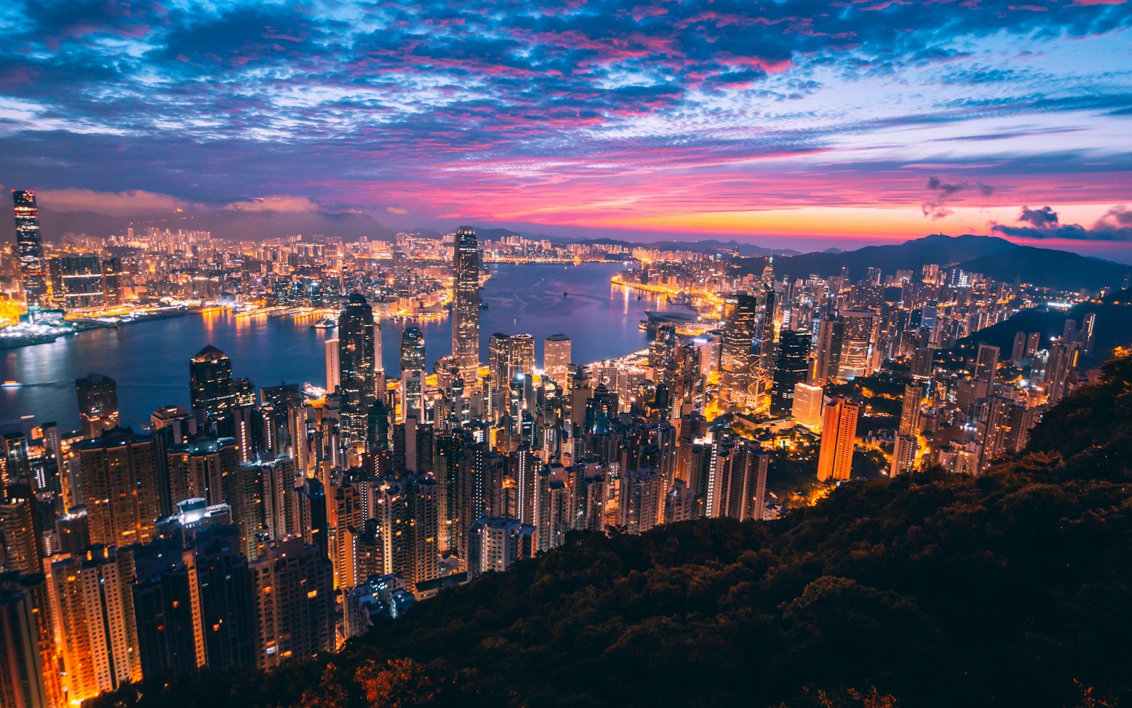 香港維港兩岸的城市與住宅